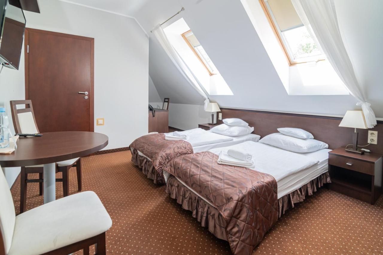 Hotel Pod Filarami Czeladz Exterior photo