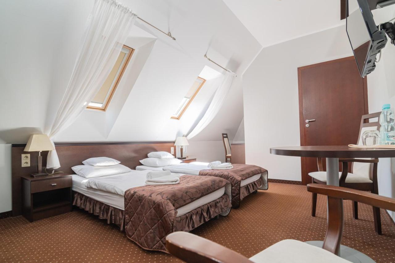 Hotel Pod Filarami Czeladz Exterior photo